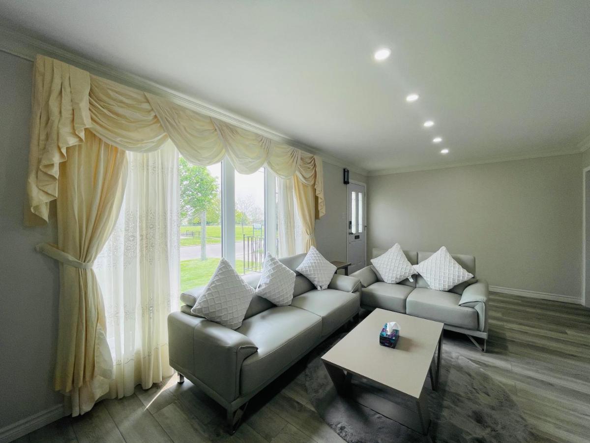 Villa Luxurious Cozy House In Bluffs With Lake View à Toronto Extérieur photo