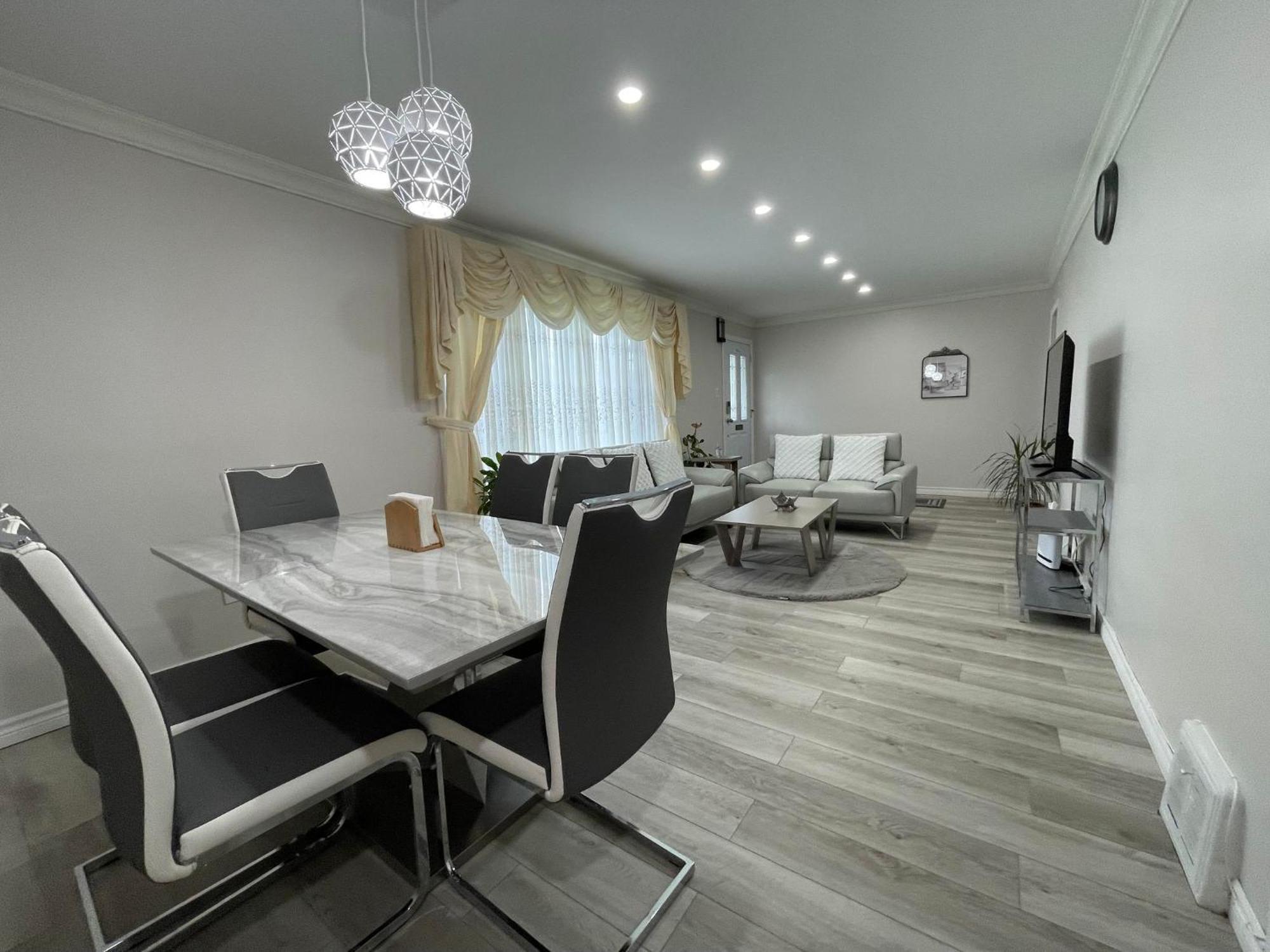 Villa Luxurious Cozy House In Bluffs With Lake View à Toronto Extérieur photo