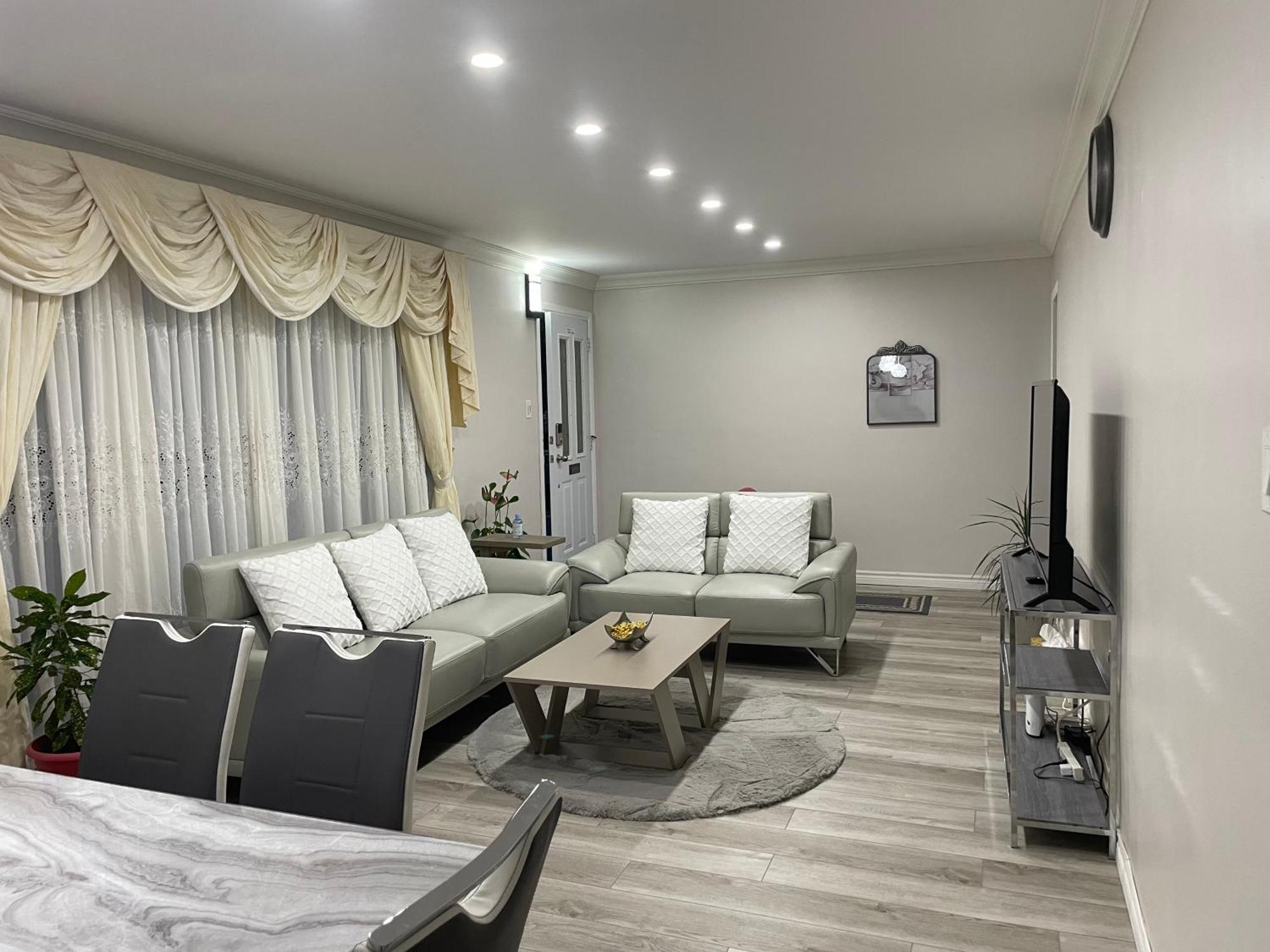 Villa Luxurious Cozy House In Bluffs With Lake View à Toronto Extérieur photo